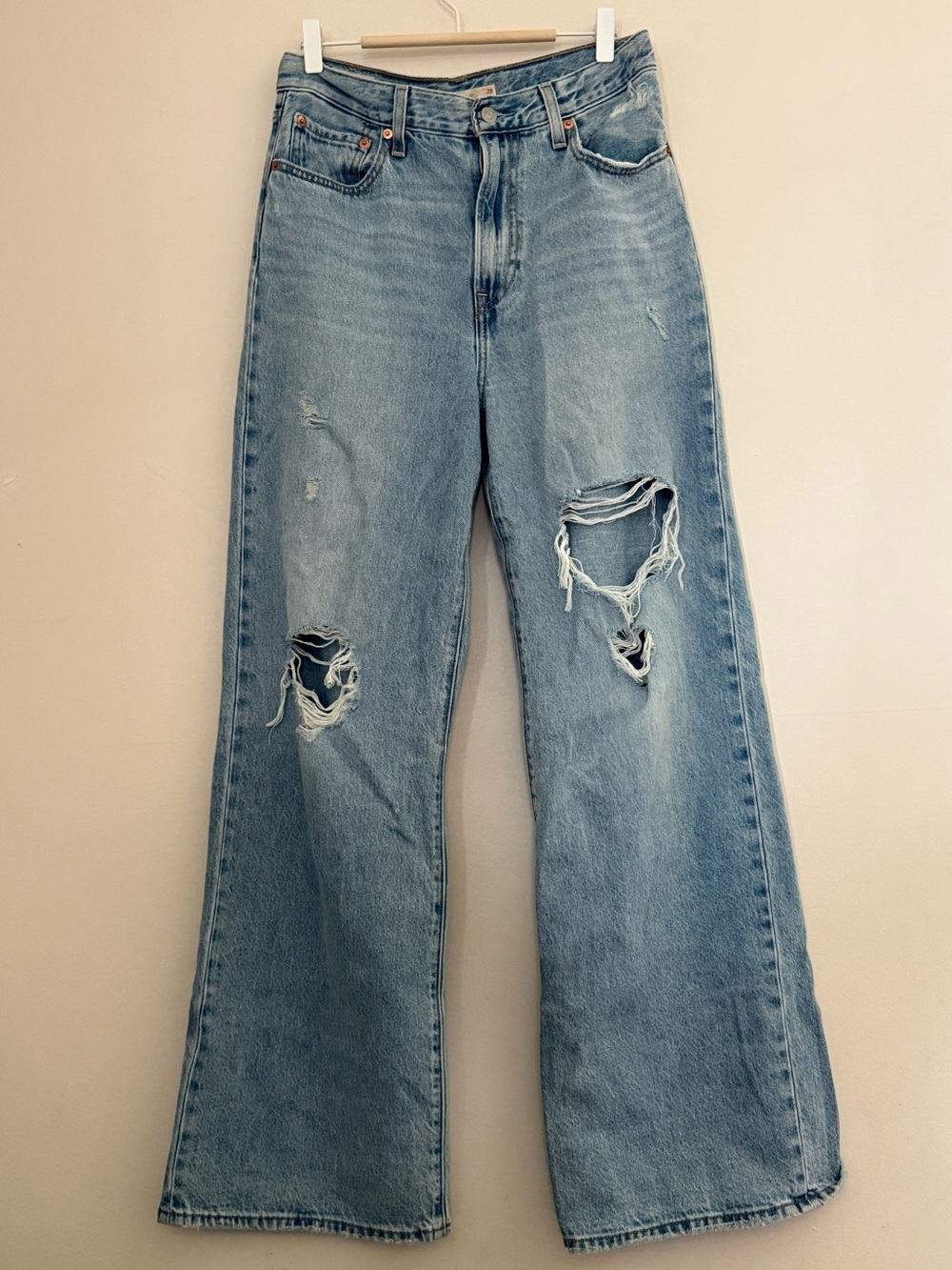 Levi’s ribcage wide leg 28x32 Like New